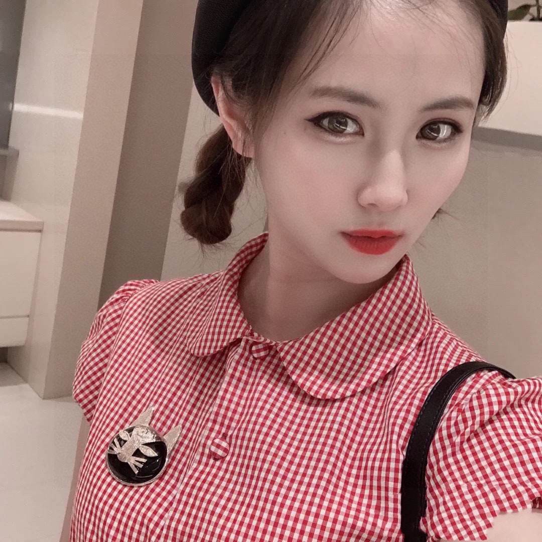 BCB367 Acrylic Cat cc logo brooch pin - ccjewelryacc