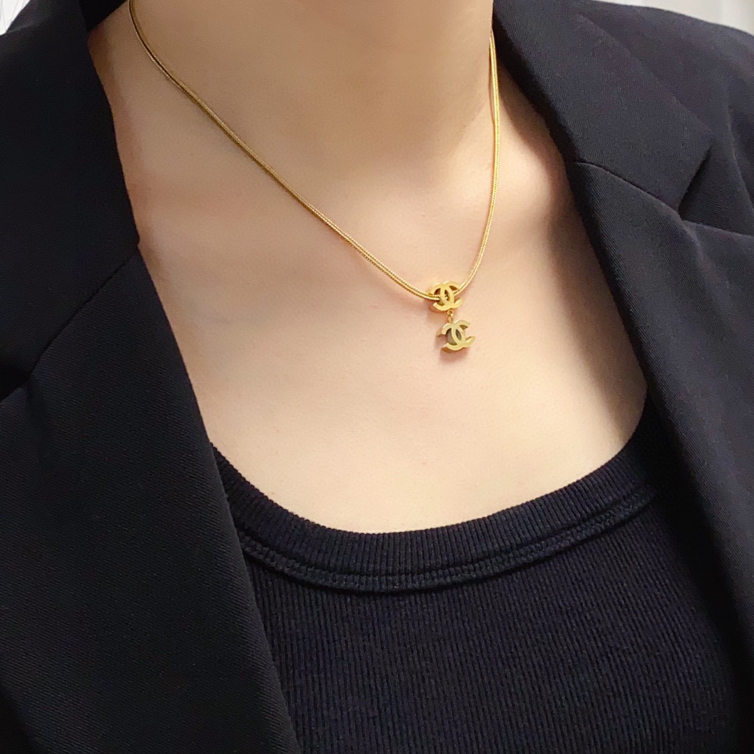 CCN447 CC Metal cc logo pendant necklace - ccjewelryacc