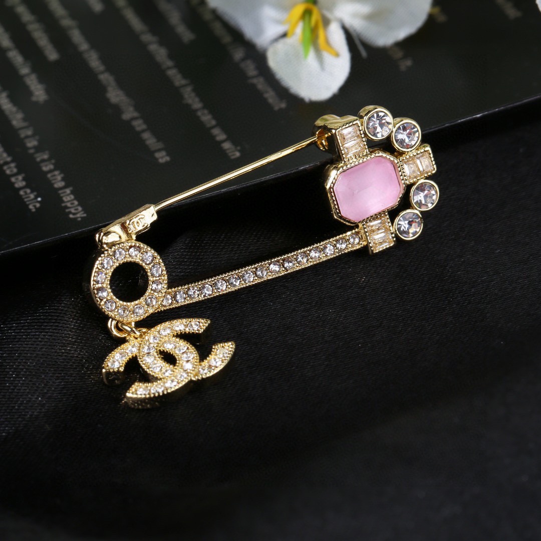BCB168 Pink Crystal and Gold Metal Safety Pin Brooch - ccjewelryacc