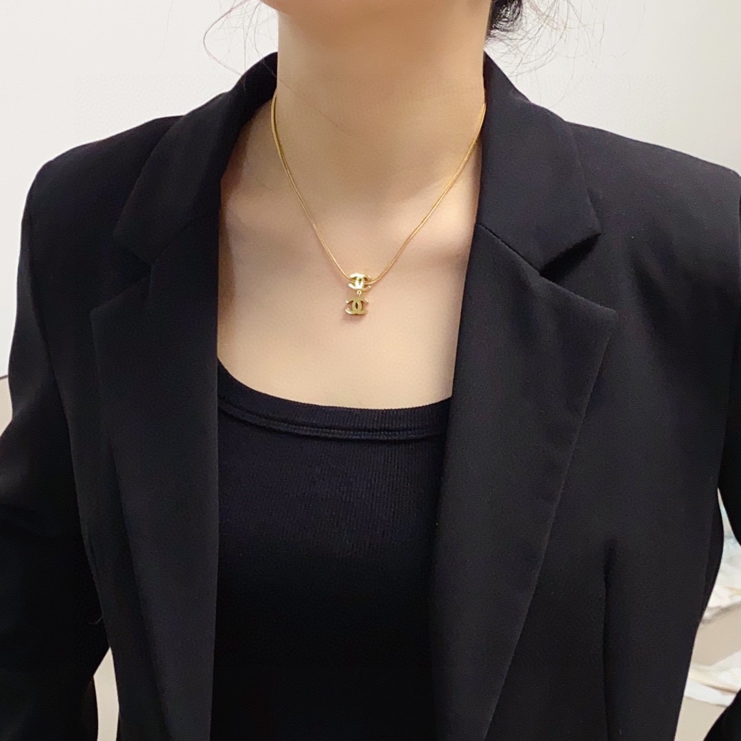 CCN447 CC Metal cc logo pendant necklace - ccjewelryacc