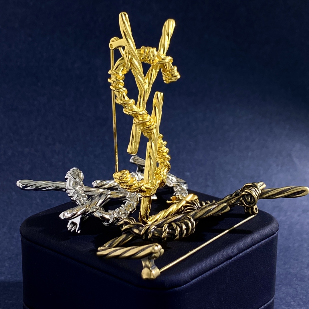 BYB043 LSY Logo Rope Textured Monogram Brooch - ccjewelryacc