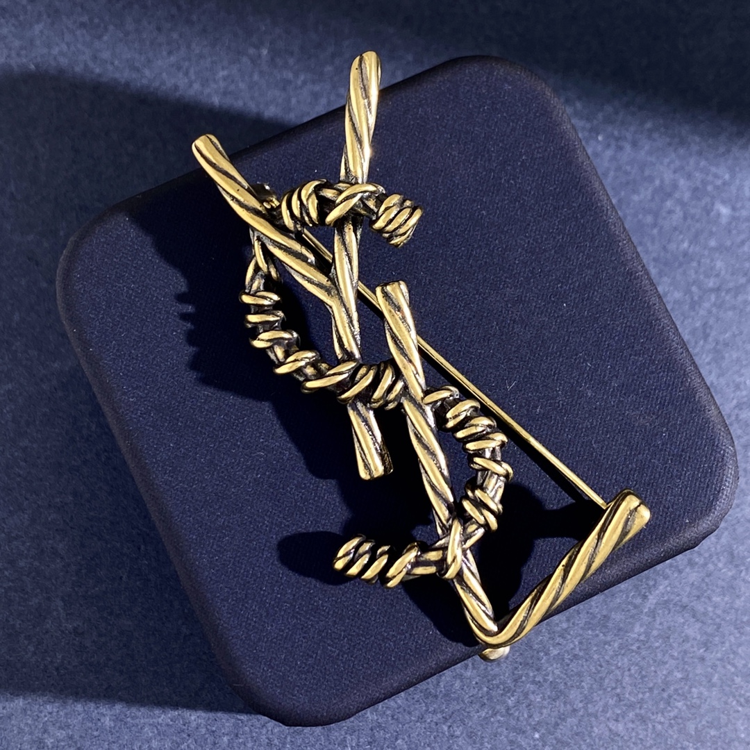 BYB043 LSY Logo Rope Textured Monogram Brooch - ccjewelryacc