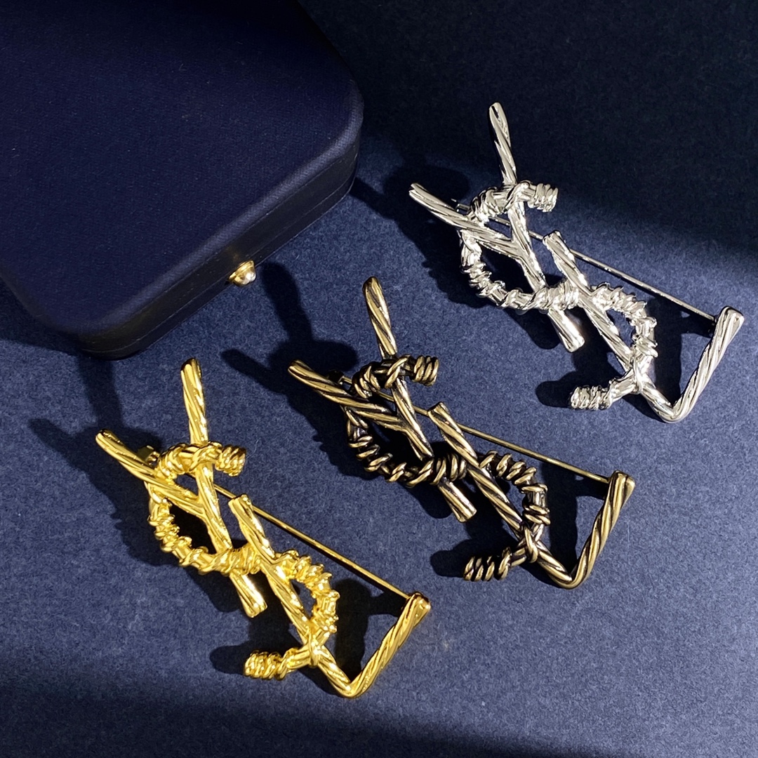 BYB043 LSY Logo Rope Textured Monogram Brooch - ccjewelryacc