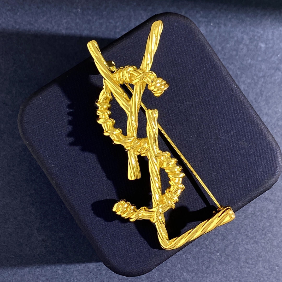 BYB043 LSY Logo Rope Textured Monogram Brooch - ccjewelryacc