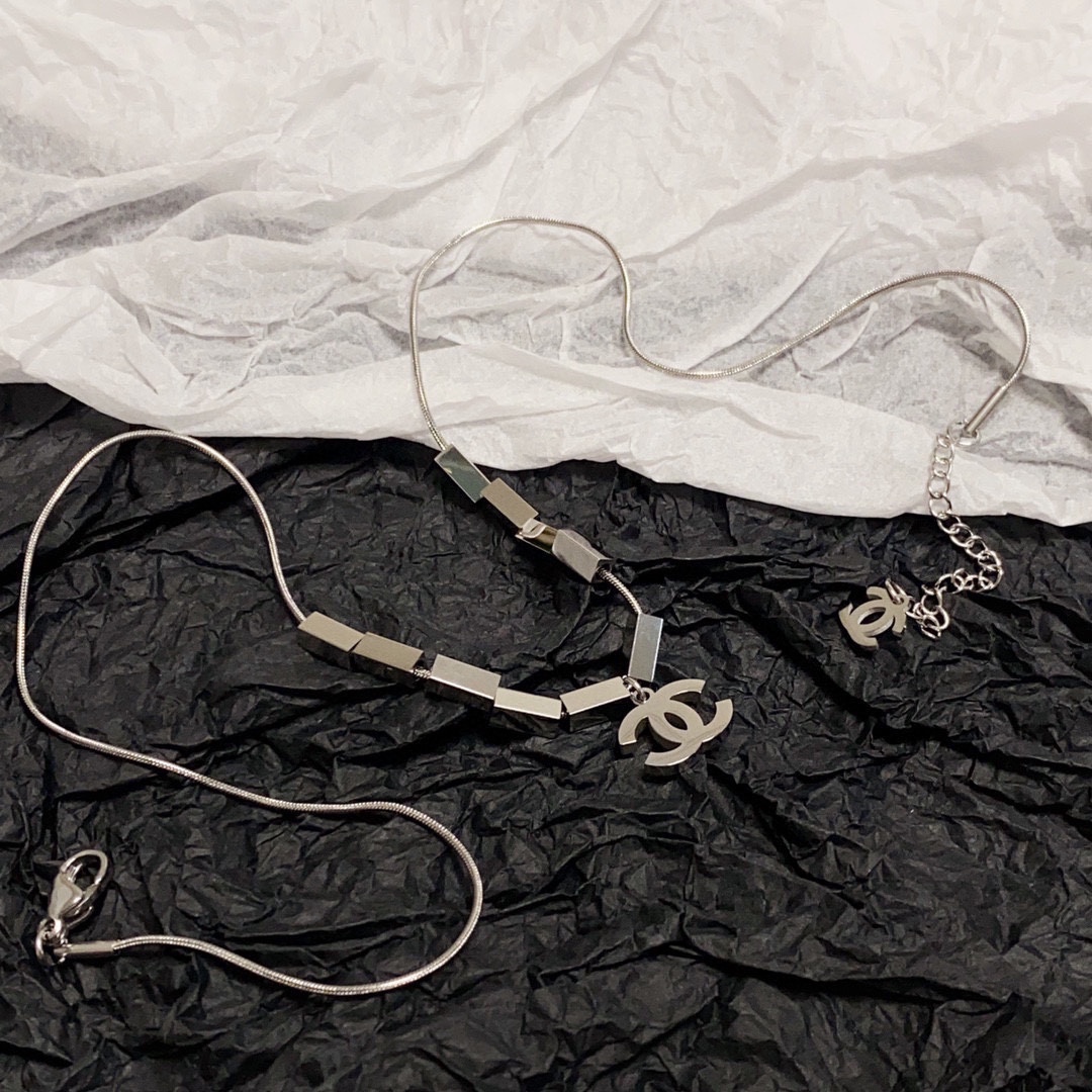 CCN453 CC logo pendant necklace - ccjewelryacc