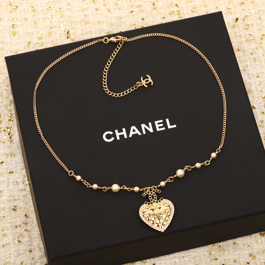 CCN430A Vintage Metal 24A diamond pattern CC heart pendant necklace - ccfashionjewelry