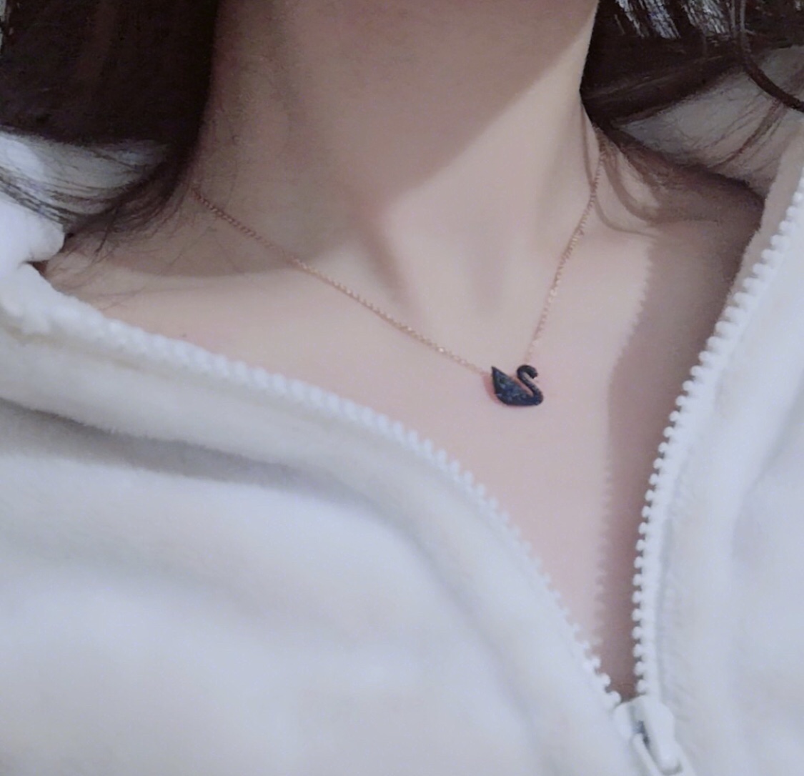 SVN002 Swarovski iconic swan pendant necklace Black - ccjewelryacc