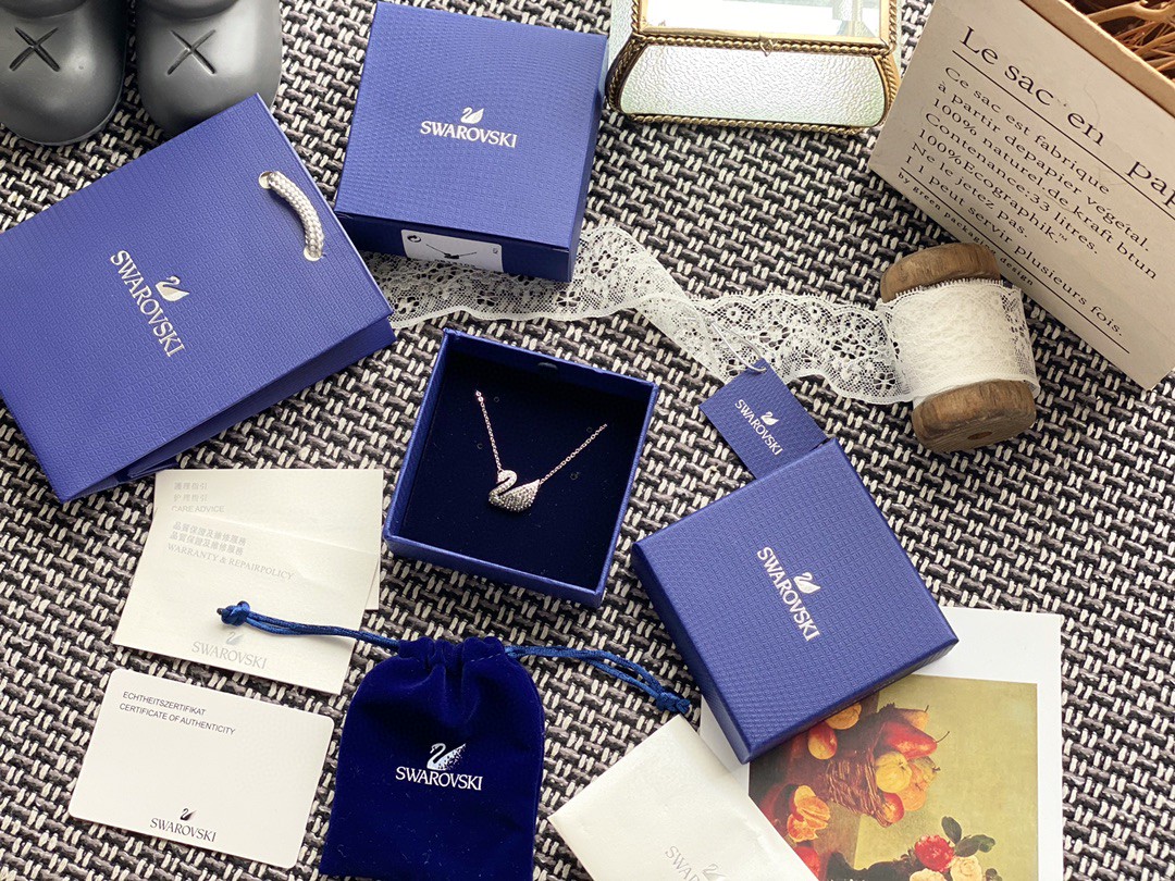 SVN003 Swarovski Gradient black crystal swan pendant necklace - ccjewelryacc