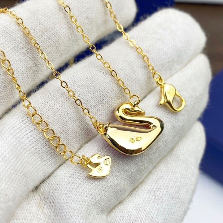 SVN004 Swarovski Red crystal swan pendant necklace - ccjewelryacc
