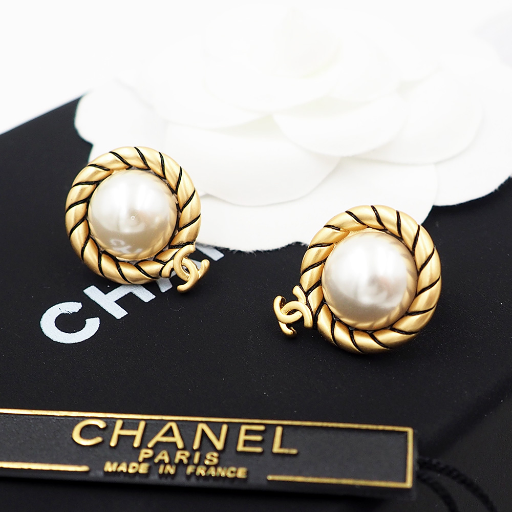 CCE784 Vintage cc stud earrings - ccjewelryacc