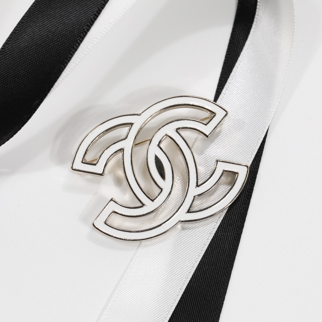 BCB403 Metal hollowed-out Black and white cc logo brooch pin - ccjewelryacc