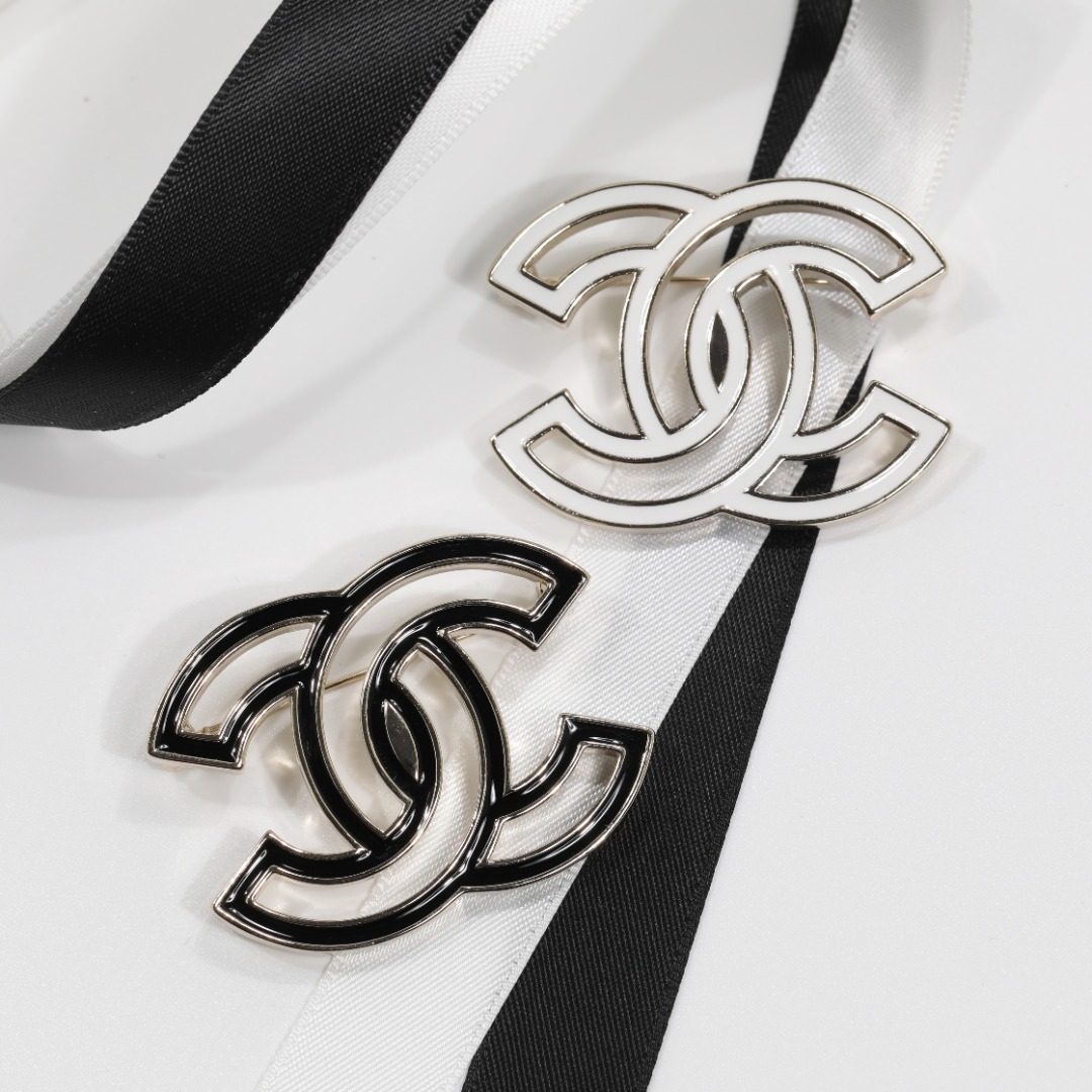 BCB403 Metal hollowed-out Black and white cc logo brooch pin - ccjewelryacc