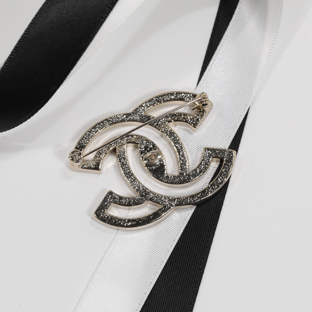 BCB403 Metal hollowed-out Black and white cc logo brooch pin - ccjewelryacc