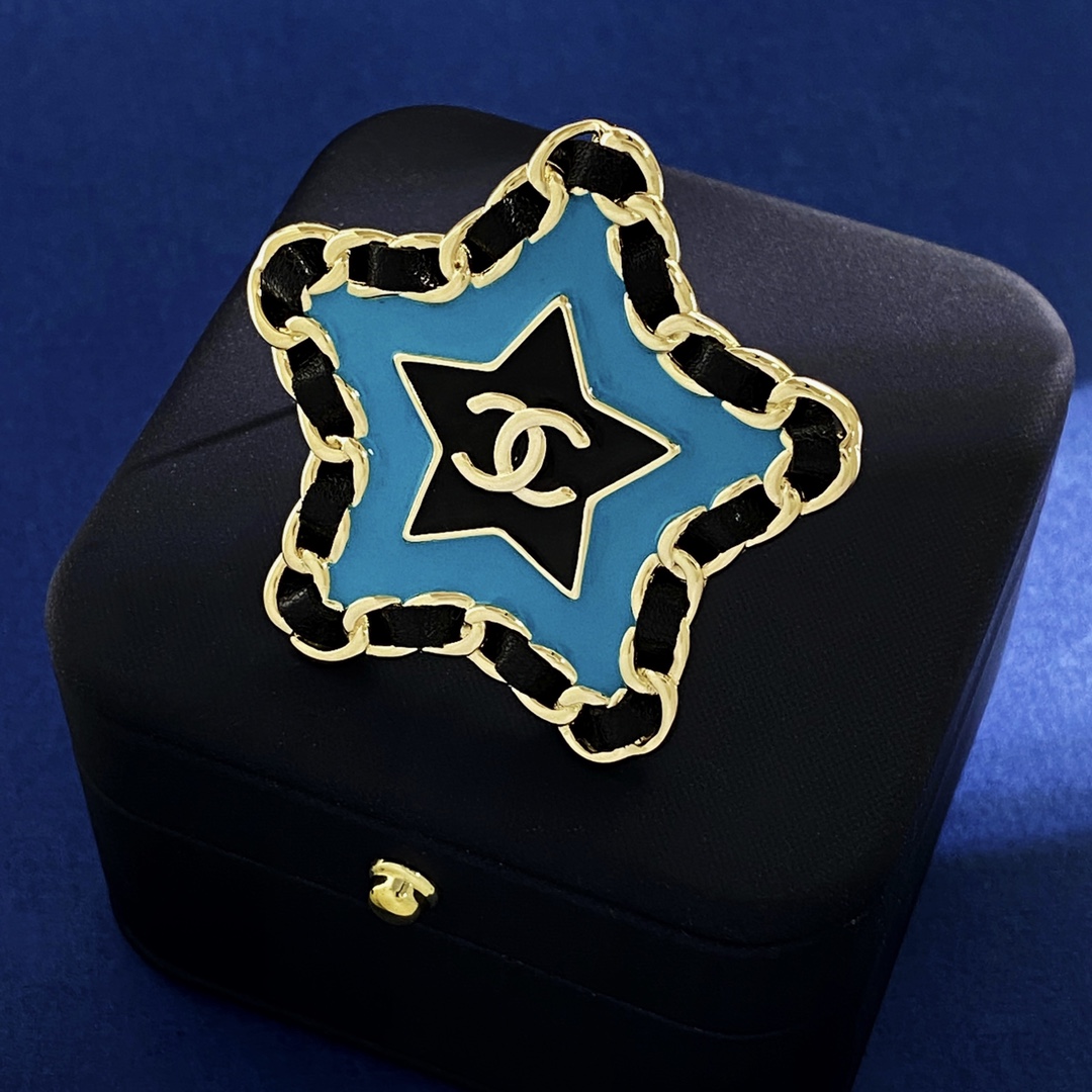 BCB401 Metal leater Blue star with cc logo brooch pin - ccjewelryacc