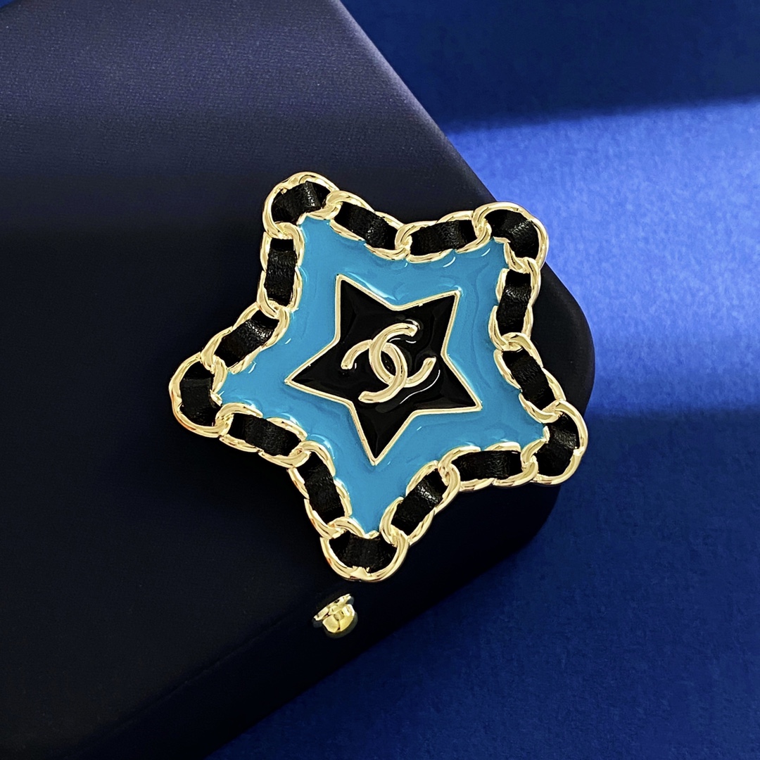 BCB401 Metal leater Blue star with cc logo brooch pin - ccjewelryacc