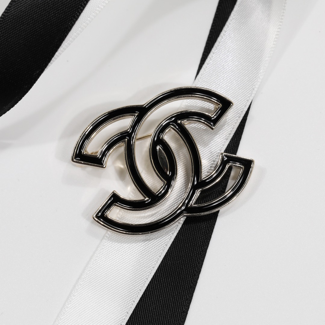 BCB403 Metal hollowed-out Black and white cc logo brooch pin - ccjewelryacc