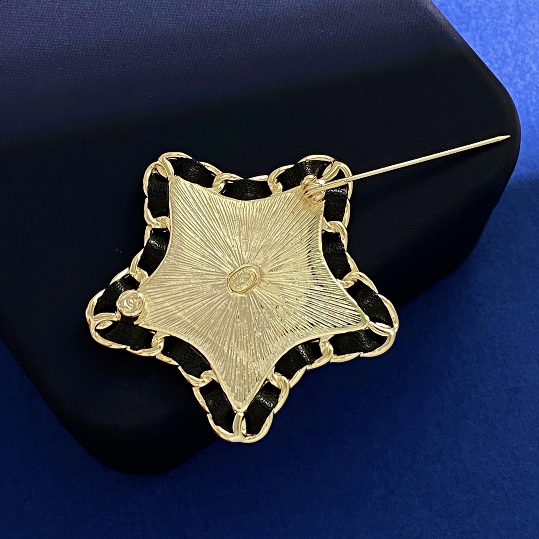BCB401 Metal leater Blue star with cc logo brooch pin - ccjewelryacc