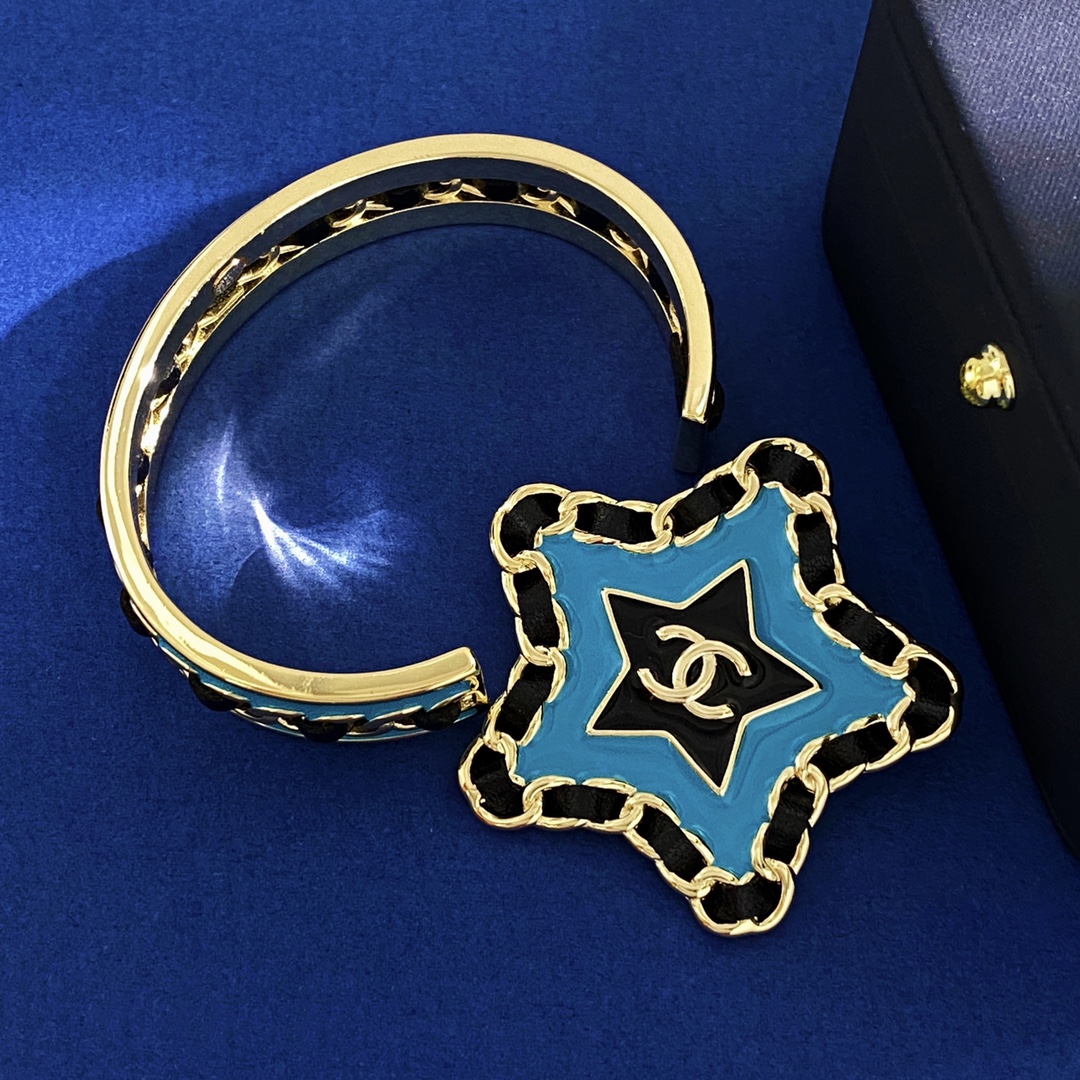 BCB401 Metal leater Blue star with cc logo brooch pin - ccjewelryacc