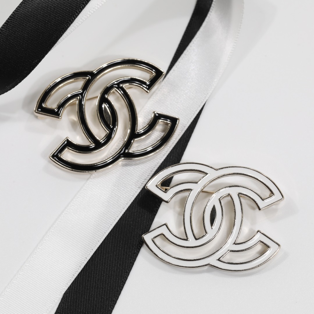 BCB403 Metal hollowed-out Black and white cc logo brooch pin - ccjewelryacc
