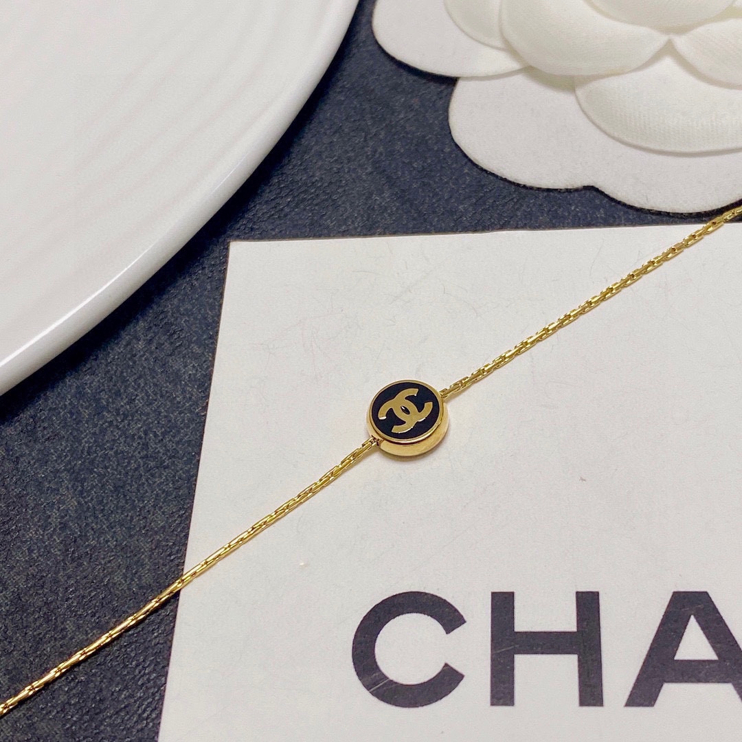 CCN485 Mini Black and white two-color Round CC Logo necklace - ccjewelryacc