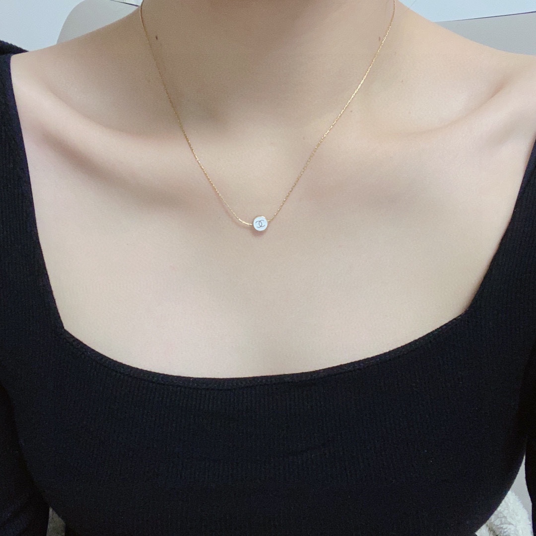 CCN485 Mini Black and white two-color Round CC Logo necklace - ccjewelryacc