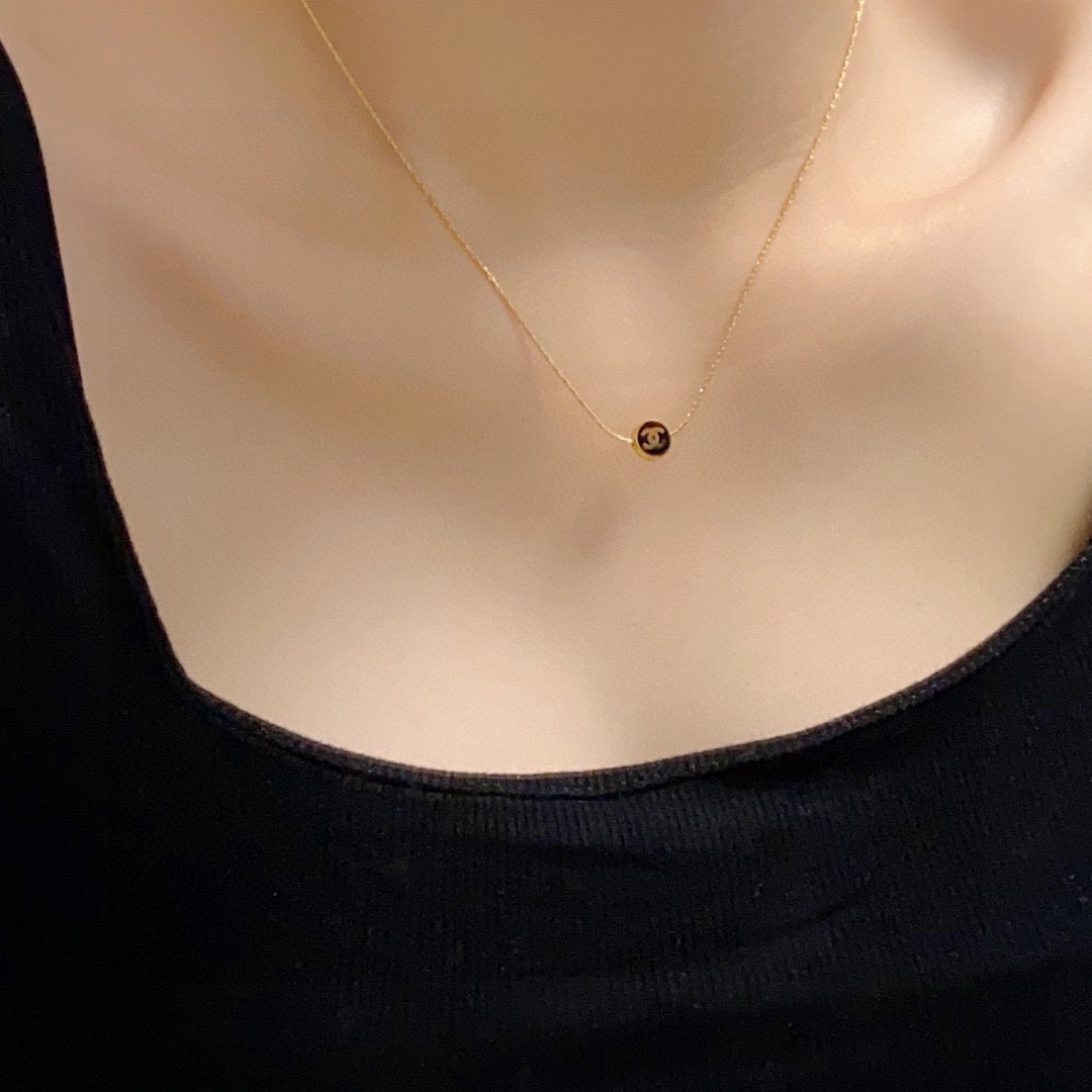 CCN485 Mini Black and white two-color Round CC Logo necklace - ccjewelryacc