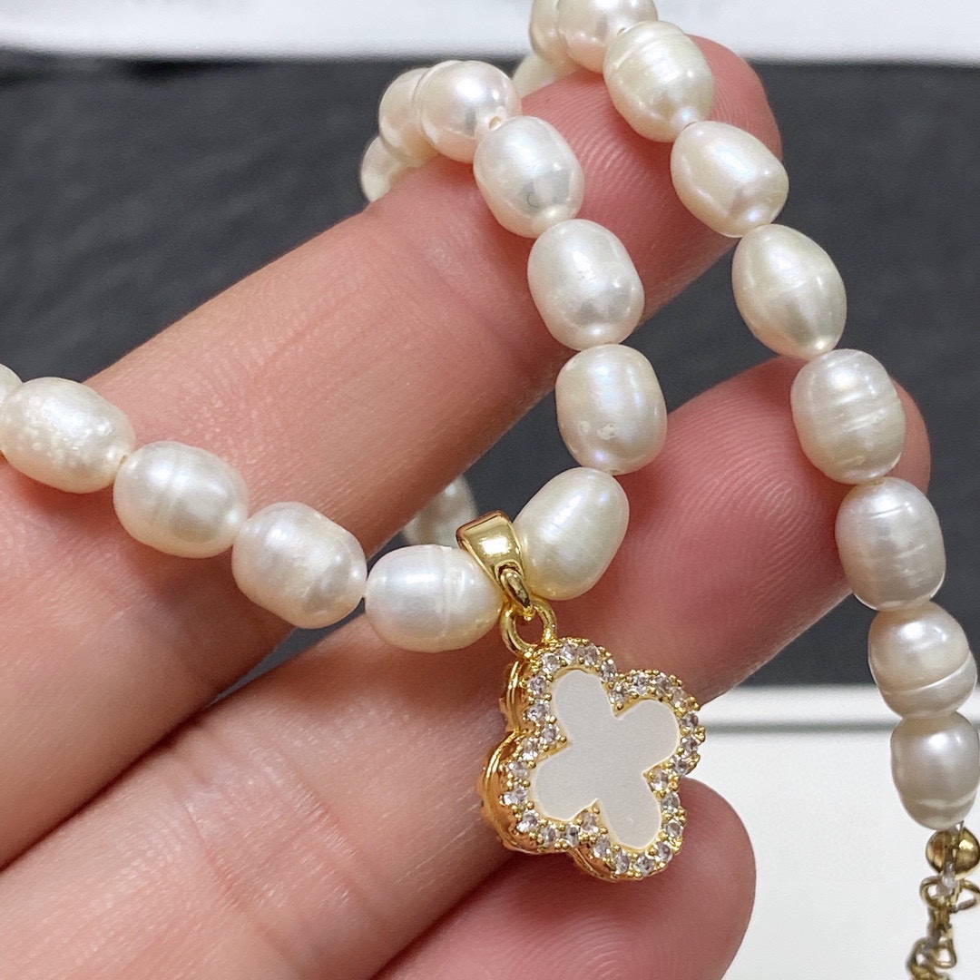 CCN486 Natural irregular freshwater pearl four-leaf clover black and white double-sided necklace - ccjewelryacc