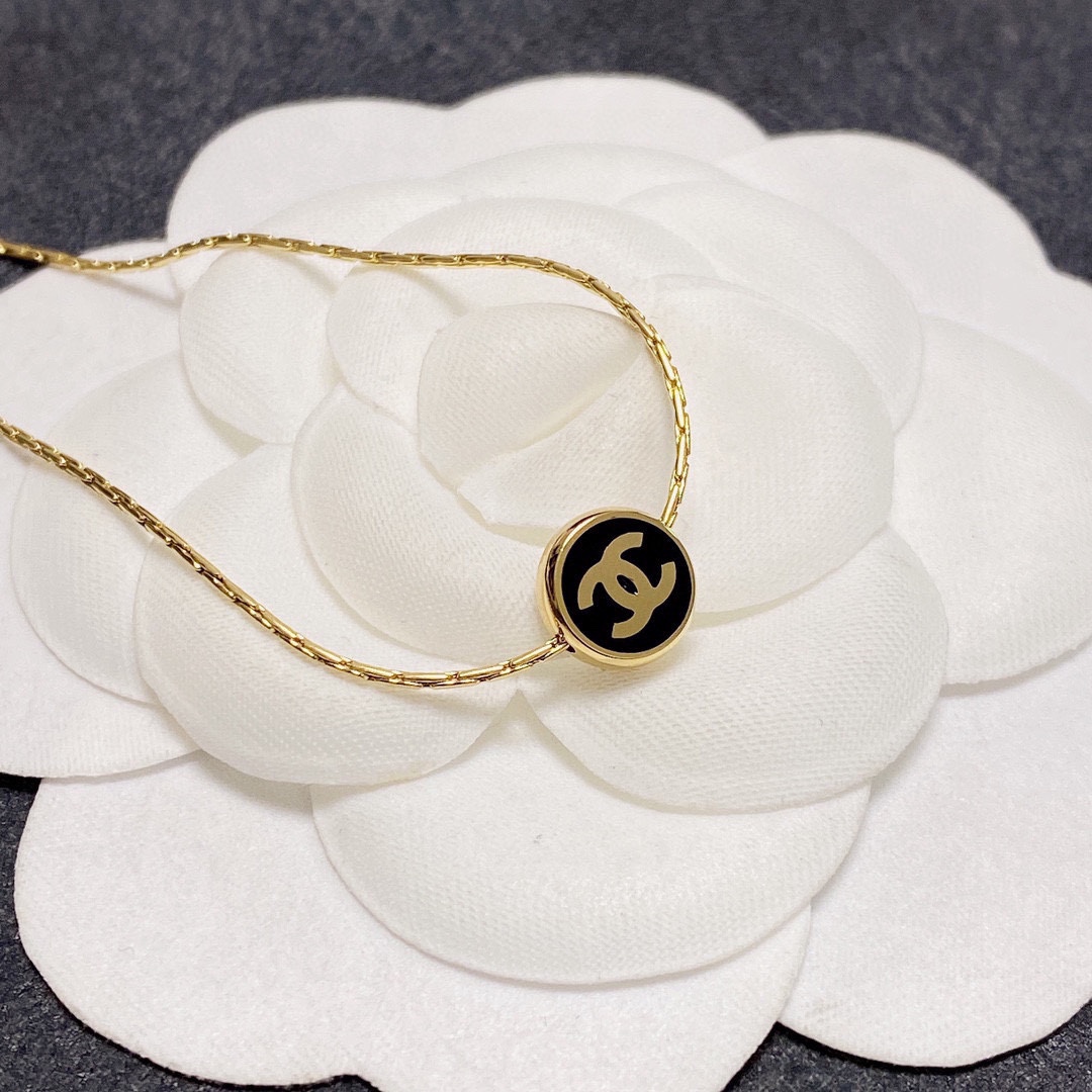 CCN485 Mini Black and white two-color Round CC Logo necklace - ccfashionjewelry