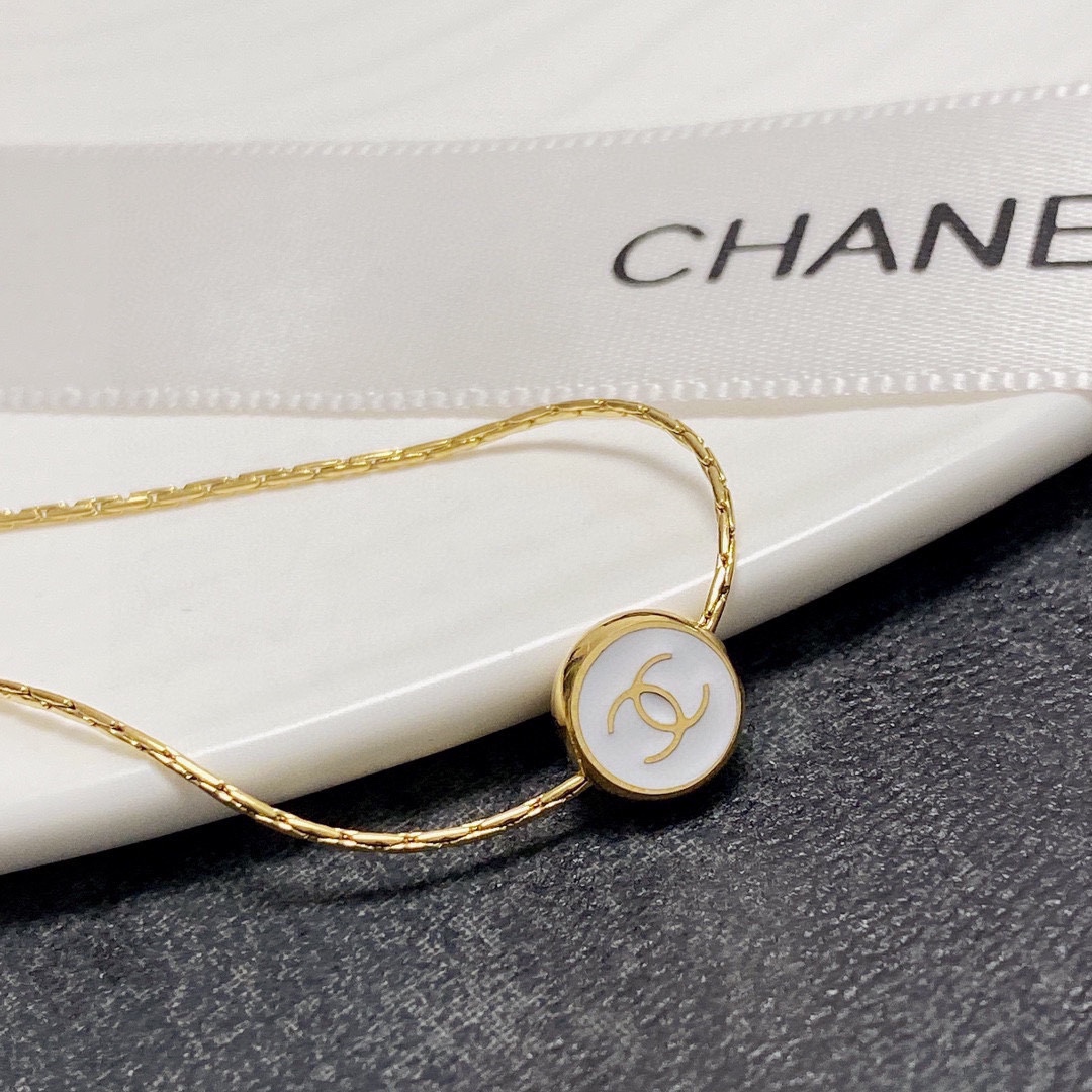 CCN485 Mini Black and white two-color Round CC Logo necklace - ccfashionjewelry