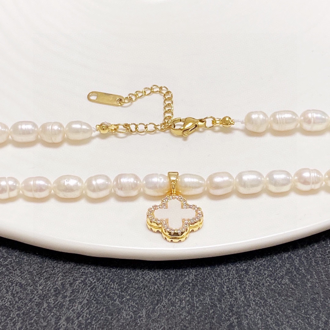 CCN486 Natural irregular freshwater pearl four-leaf clover black and white double-sided necklace - ccjewelryacc