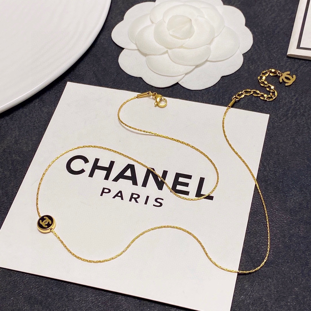 CCN485 Mini Black and white two-color Round CC Logo necklace - ccjewelryacc