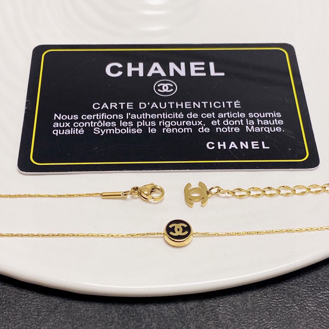 CCN485 Mini Black and white two-color Round CC Logo necklace - ccjewelryacc