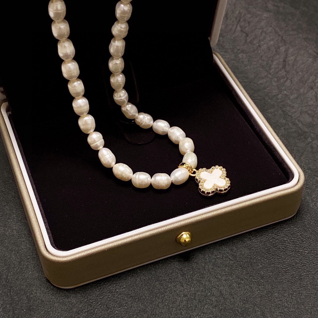 CCN486 Natural irregular freshwater pearl four-leaf clover black and white double-sided necklace - ccfashionjewelry