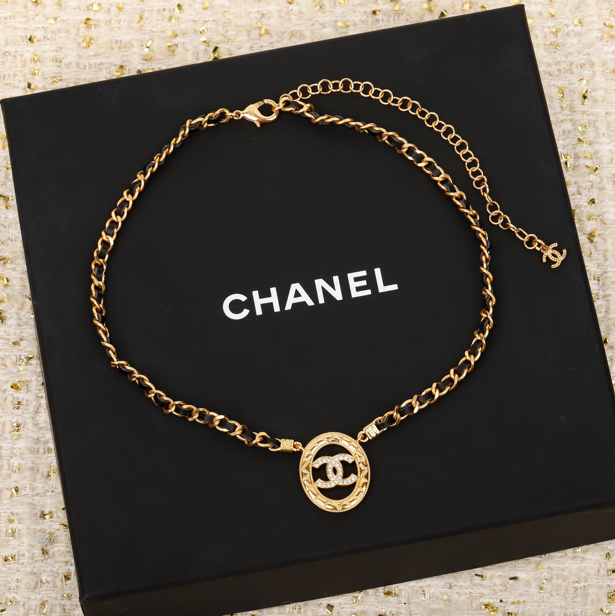 CCN491 Vintage 24A Rhomboid texture geometry CC Logo leather choker necklace - ccfashionjewelry