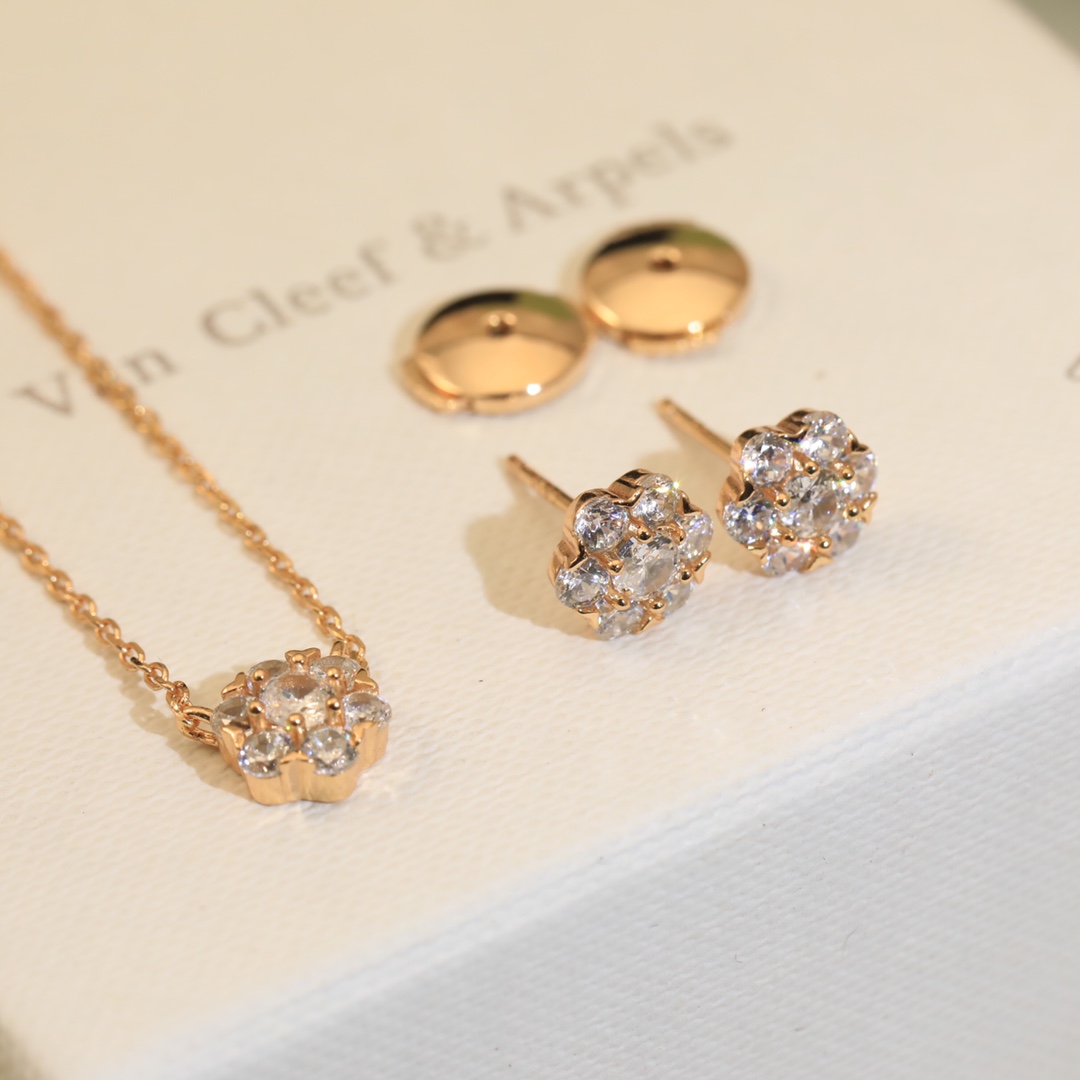 VCES006 S925 Sterling Silver VCA diamond Fleurette stud earring - ccjewelryacc