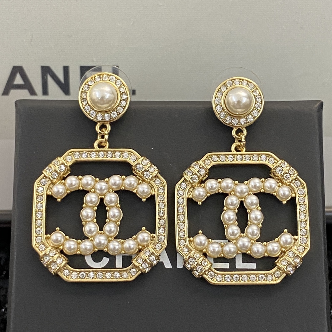 CCE814 Crystal diamond pearl CC logo drop earring - ccjewelryacc
