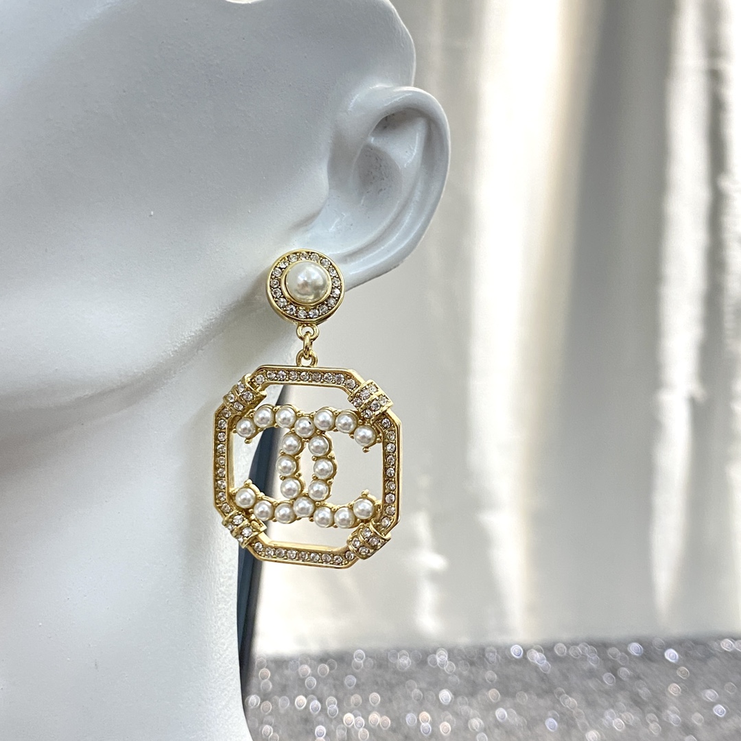 CCE814 Crystal diamond pearl CC logo drop earring - ccjewelryacc