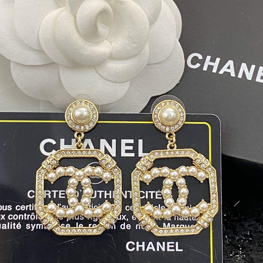CCE814 Crystal diamond pearl CC logo drop earring - ccjewelryacc