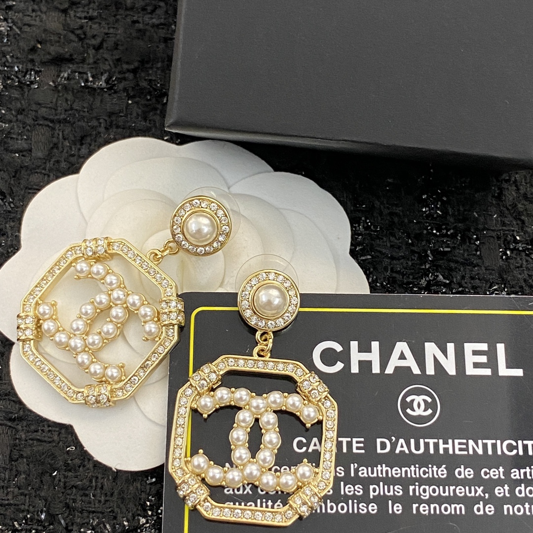 CCE814 Crystal diamond pearl CC logo drop earring - ccjewelryacc