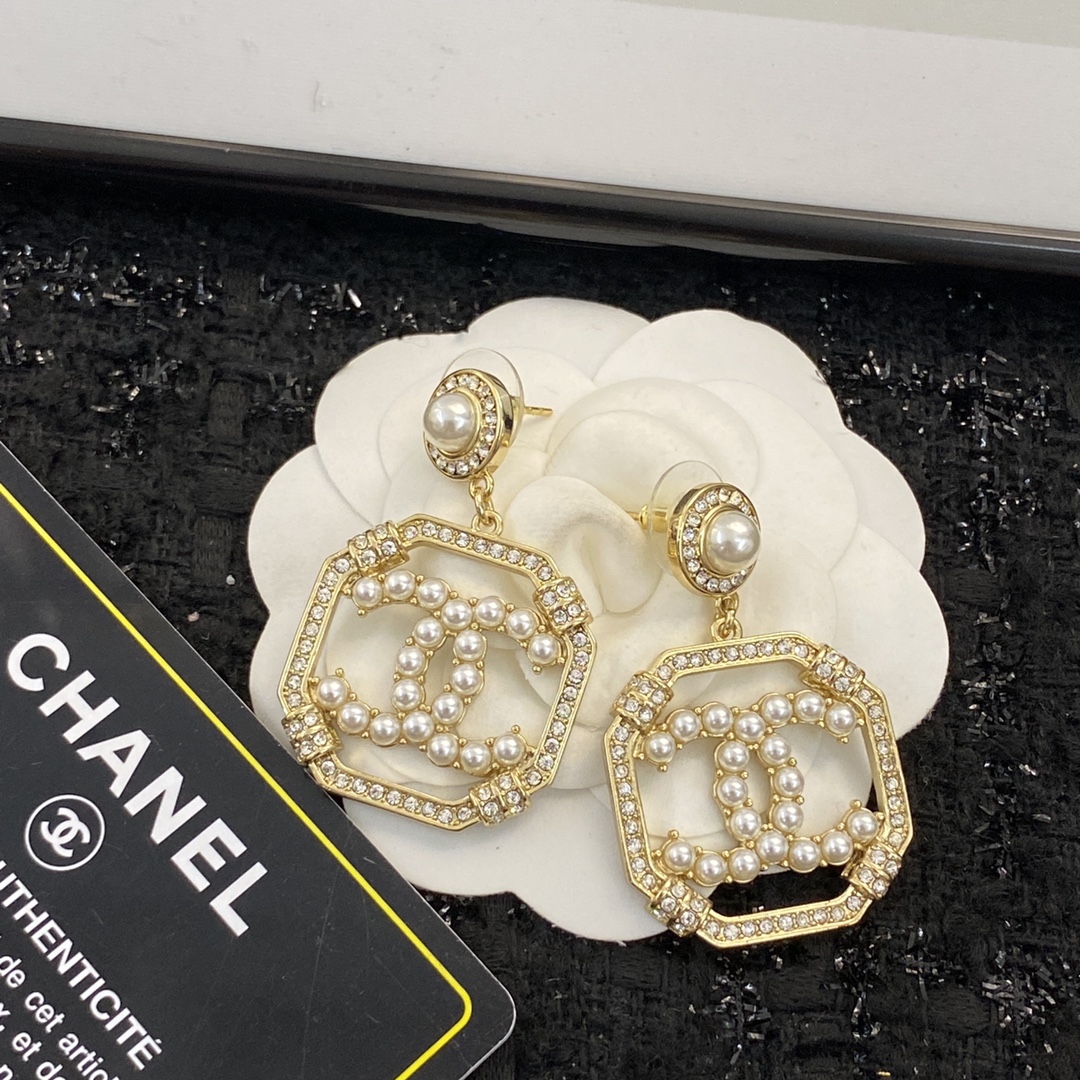 CCE814 Crystal diamond pearl CC logo drop earring - ccjewelryacc