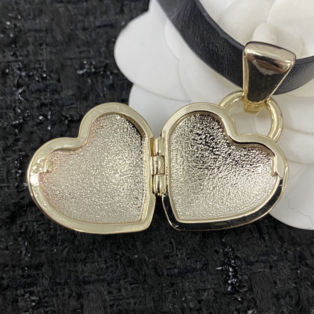 CCN497 22A Gold heart with Black leather necklace - ccjewelryacc
