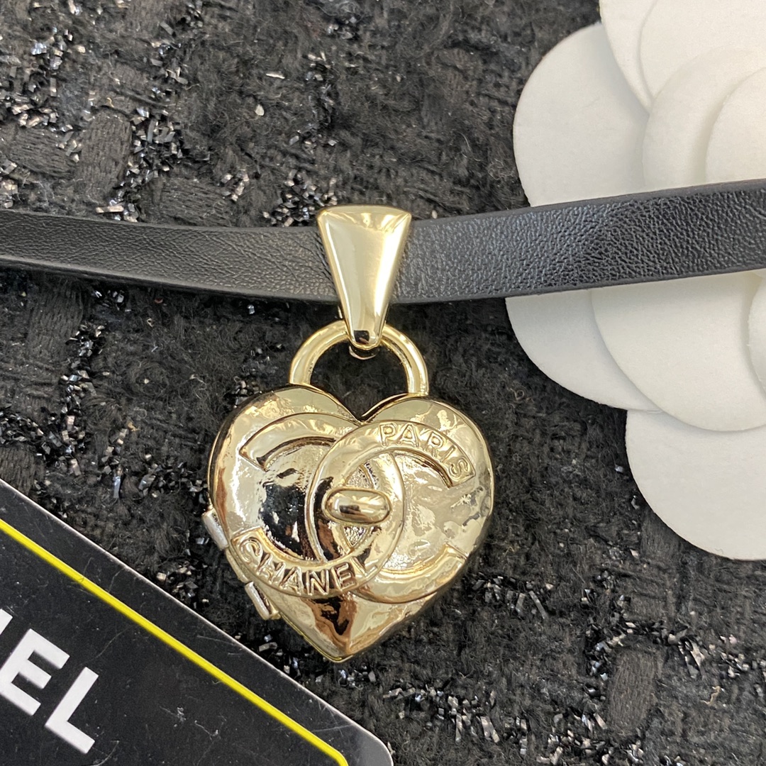 CCN497 22A Gold heart with Black leather necklace - ccjewelryacc