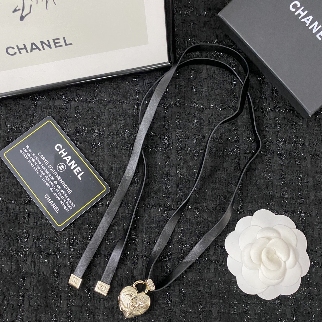 CCN497 22A Gold heart with Black leather necklace - ccjewelryacc