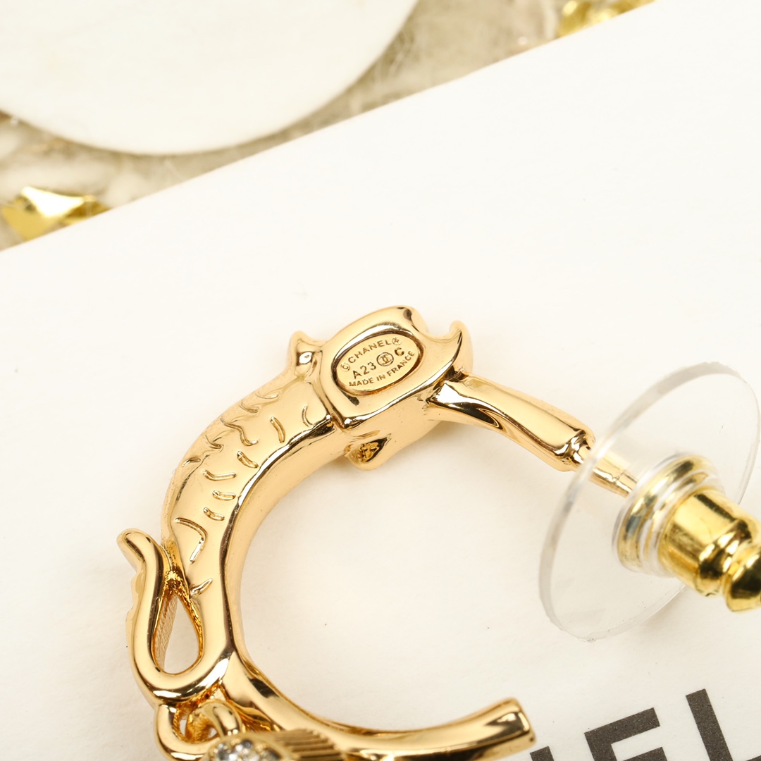 CCE833 Metal crystal cc hook earring - ccjewelryacc