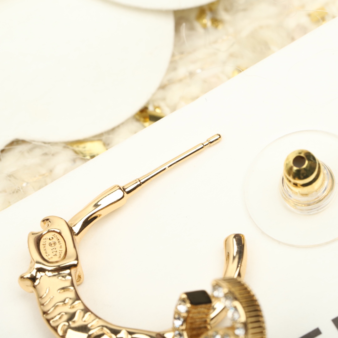 CCE833 Metal crystal cc hook earring - ccjewelryacc