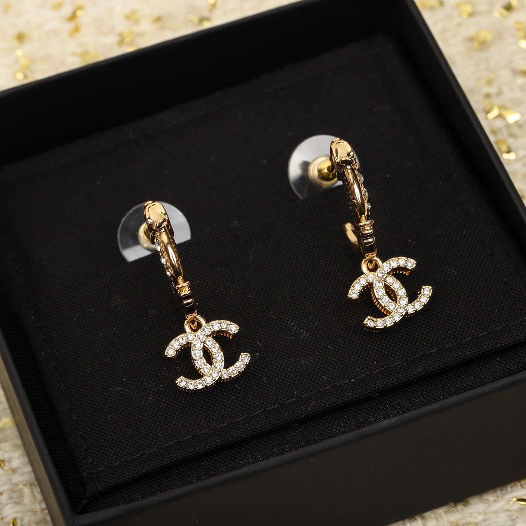 CCE833 Metal crystal cc hook earring - ccjewelryacc