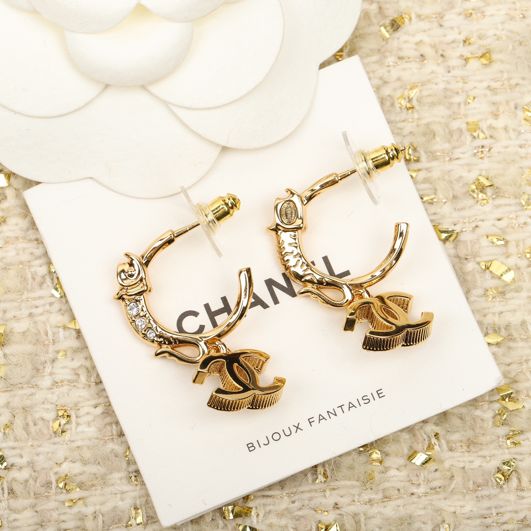 CCE833 Metal crystal cc hook earring - ccjewelryacc