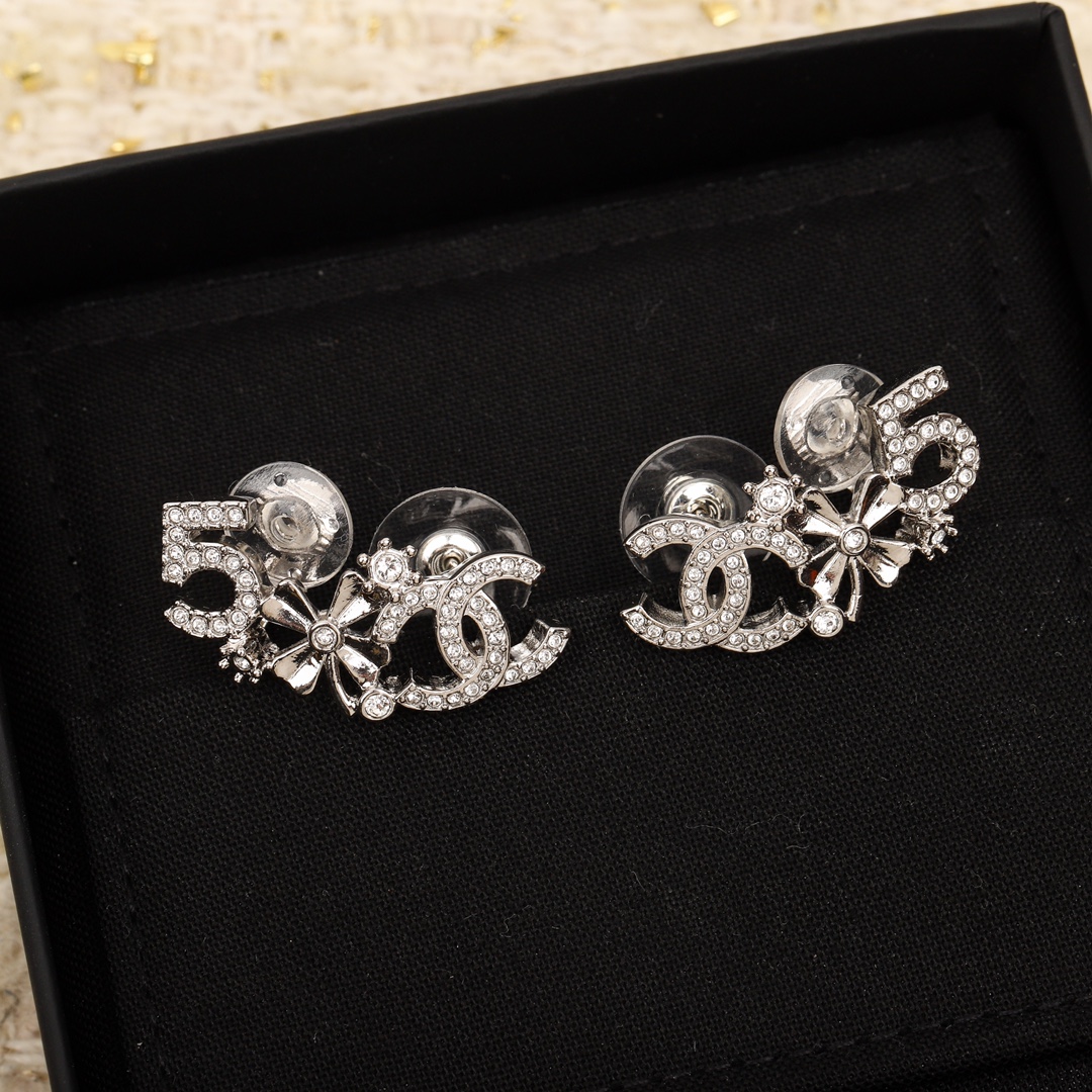 CCE837 Full crystal Four-leaf flower No 5 CC Logo stud earring clip - ccjewelryacc
