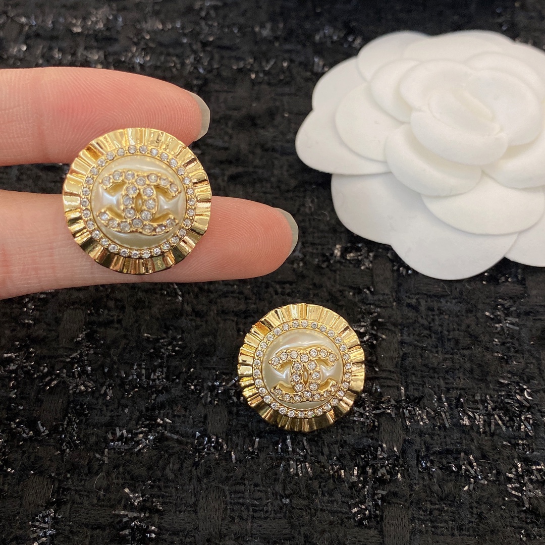 CCE839 Metal gold crystal with cc logo Round stud earrings - ccjewelryacc