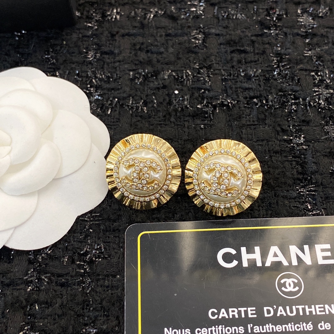 CCE839 Metal gold crystal with cc logo Round stud earrings - ccfashionjewelry